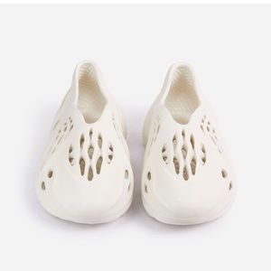 EGO SUPER-BASS CUT OUT DETAIL SLIP ON IN OFF WHITE RUBBER